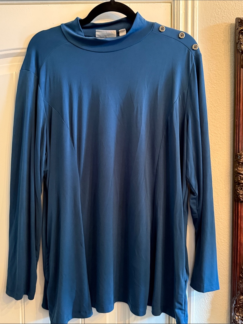 Teal Long-Sleeve Button-Shoulder Women's Top